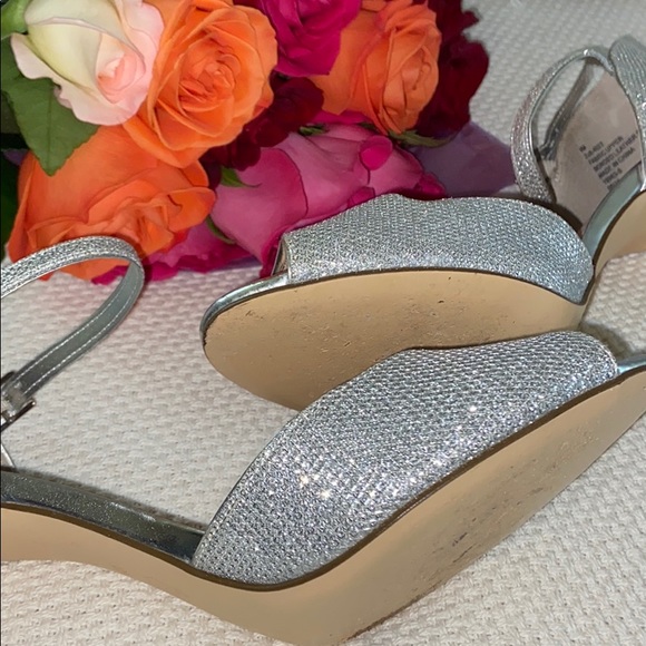 I.Miller size 9 Sparkly Silver Shoes - Picture 6 of 7